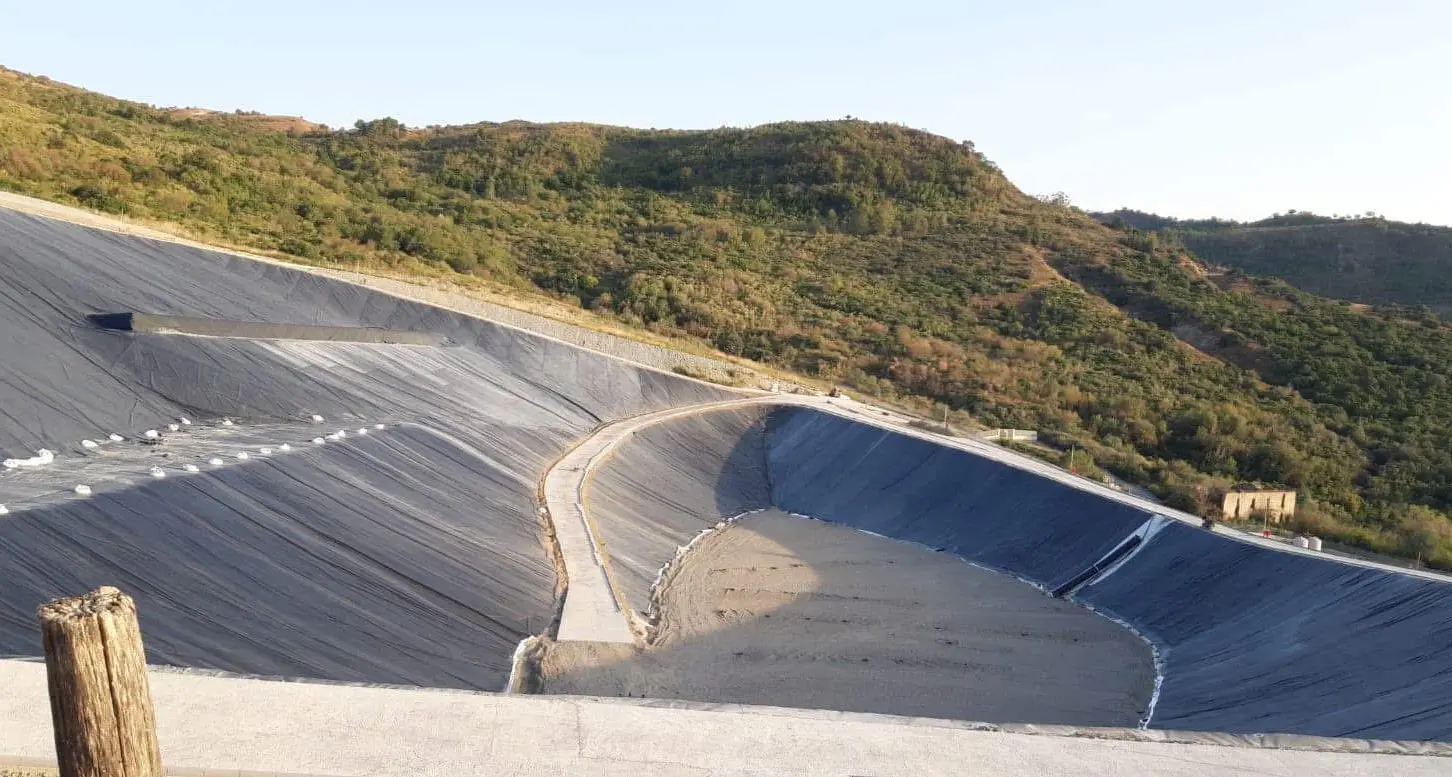 Discarica di Scala Coeli, stop alla riapertura: la Regione conferma il diniego e avvia l’iter per revocare l’autorizzazione ambientale\n