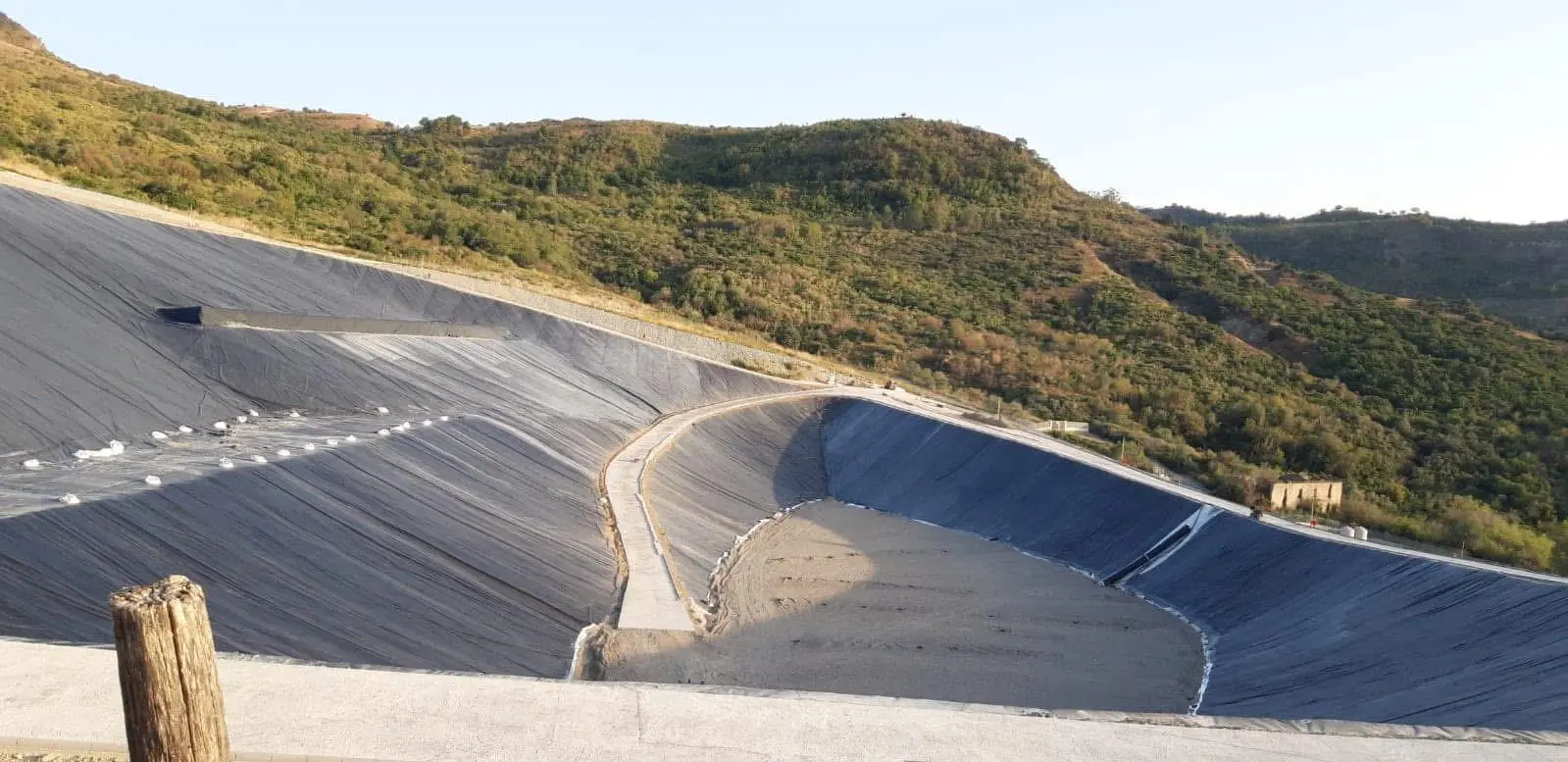 Discarica di Scala Coeli, stop alla riapertura: la Regione conferma il diniego e avvia l’iter per revocare l’autorizzazione ambientale\n