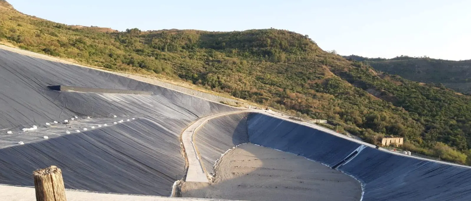Discarica di Scala Coeli, stop alla riapertura: la Regione conferma il diniego e avvia l’iter per revocare l’autorizzazione ambientale\n
