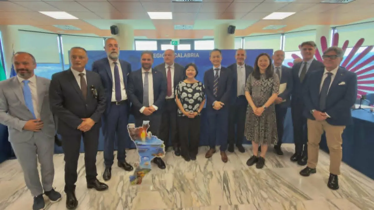 UnionCamere, la Calabria come\u00A0ponte tra Europa e Asia: al via il tavolo permanente con Hong Kong\n