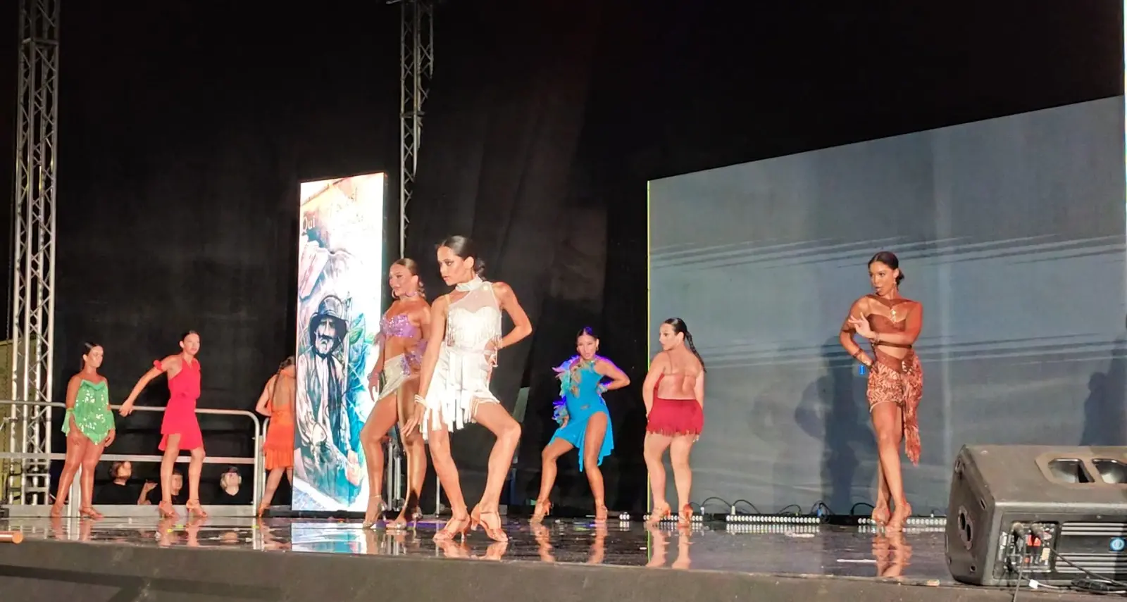 Scalea, grande successo per \"AlmaLand – Una notte al Luna Park\": l'Asd\u00A0Alma Dance emoziona Piazza Aldo Moro\n