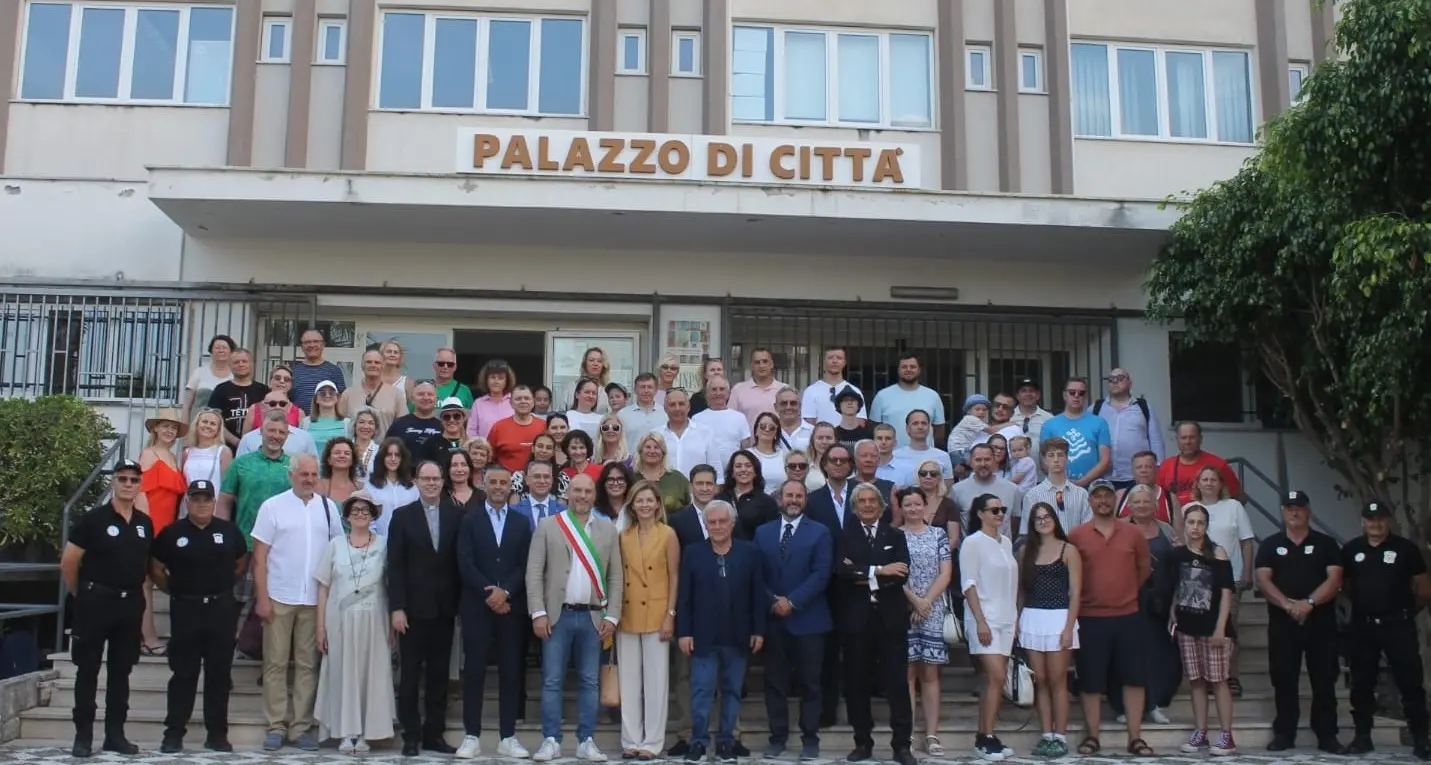 Scalea accoglie l'Ambasciatore della Lituania: diplomazia, amicizia e prospettive di collaborazione\n