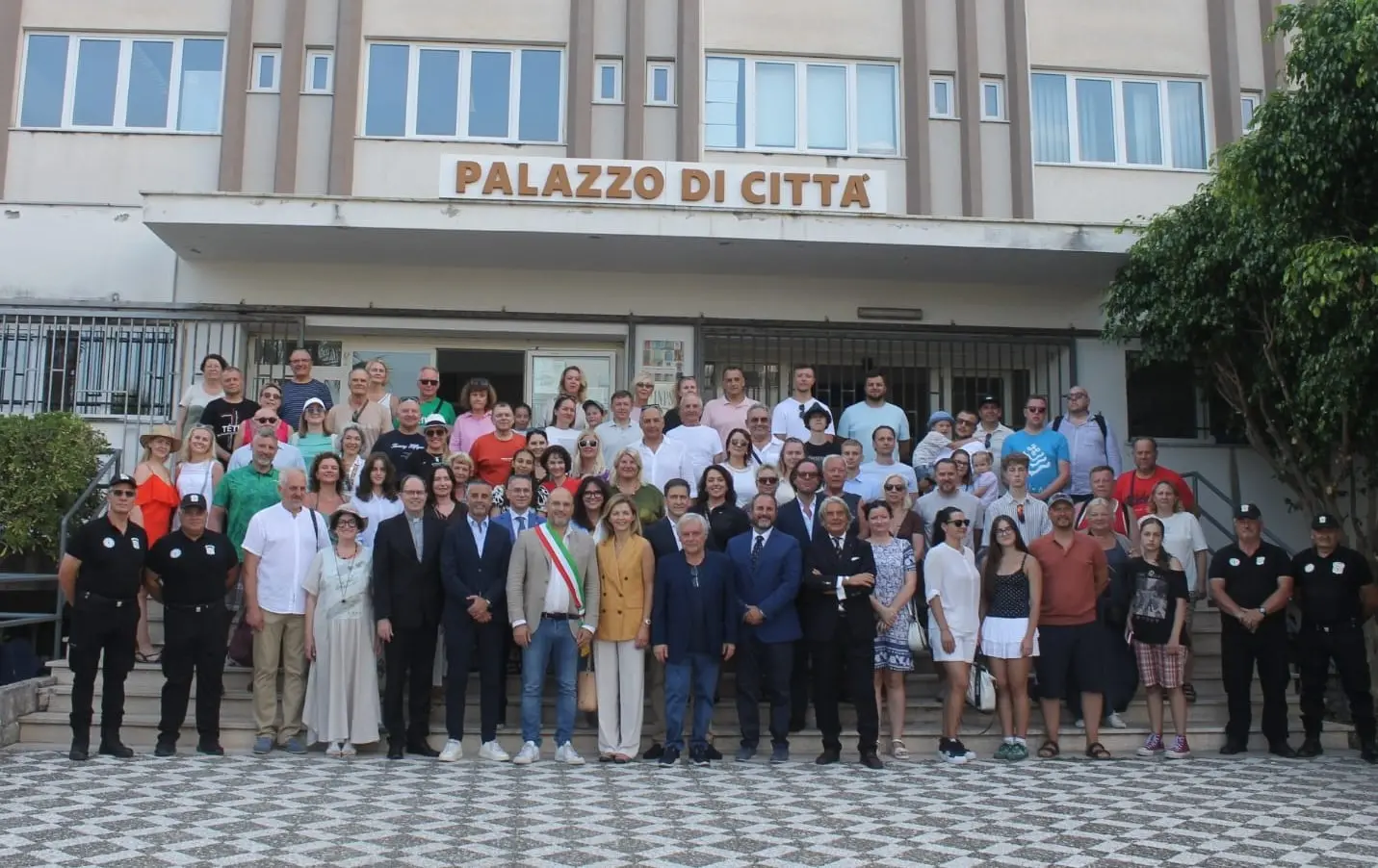 Scalea accoglie l'Ambasciatore della Lituania: diplomazia, amicizia e prospettive di collaborazione\n