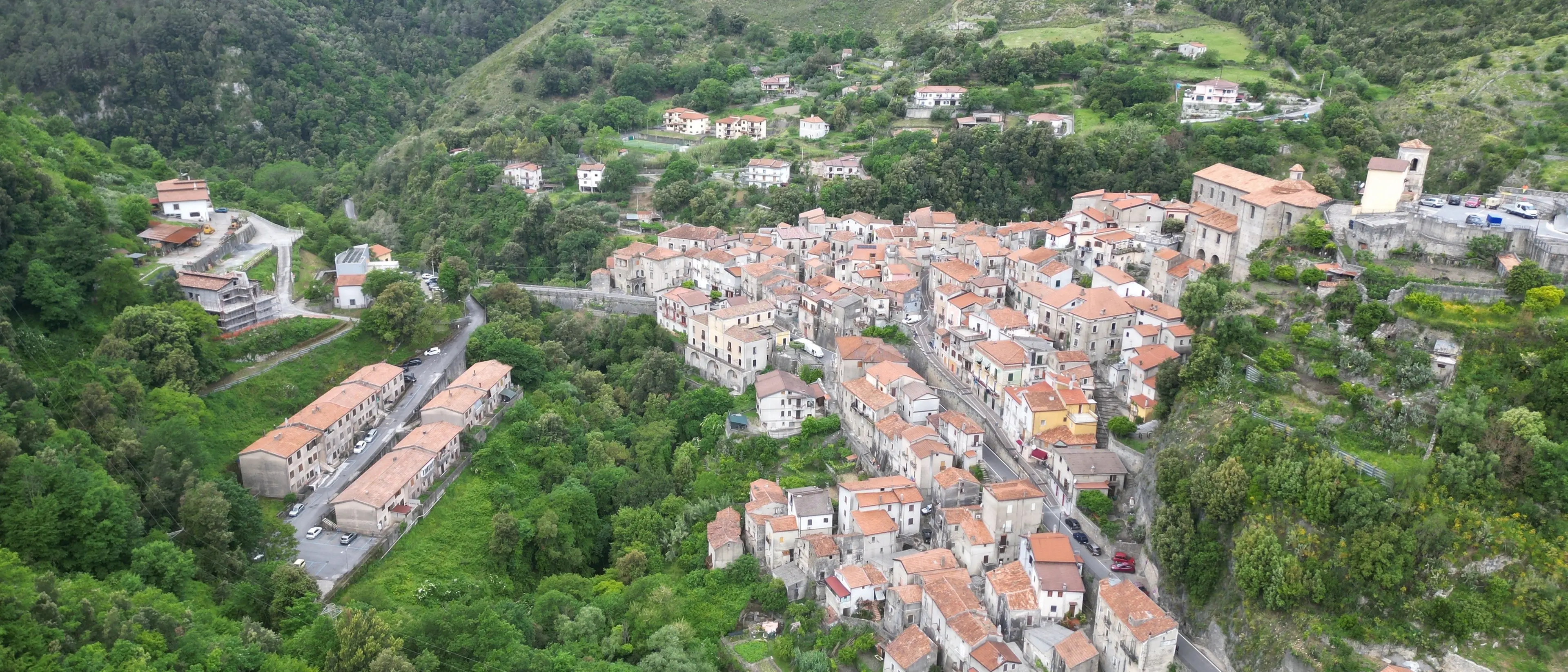 Papasidero entra nell’élite dei borghi italiani: il Touring Club Italiano le assegna la Bandiera Arancione\n