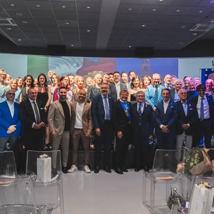 Il Rotary Club di Rende chiude l’anno e ringrazia il past presidente Sergio Mazzuca\n