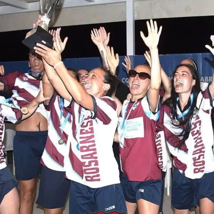 Beach Soccer Femminile, la Rosarnese è campione: Reggina travolta 7-1 nella finale\n