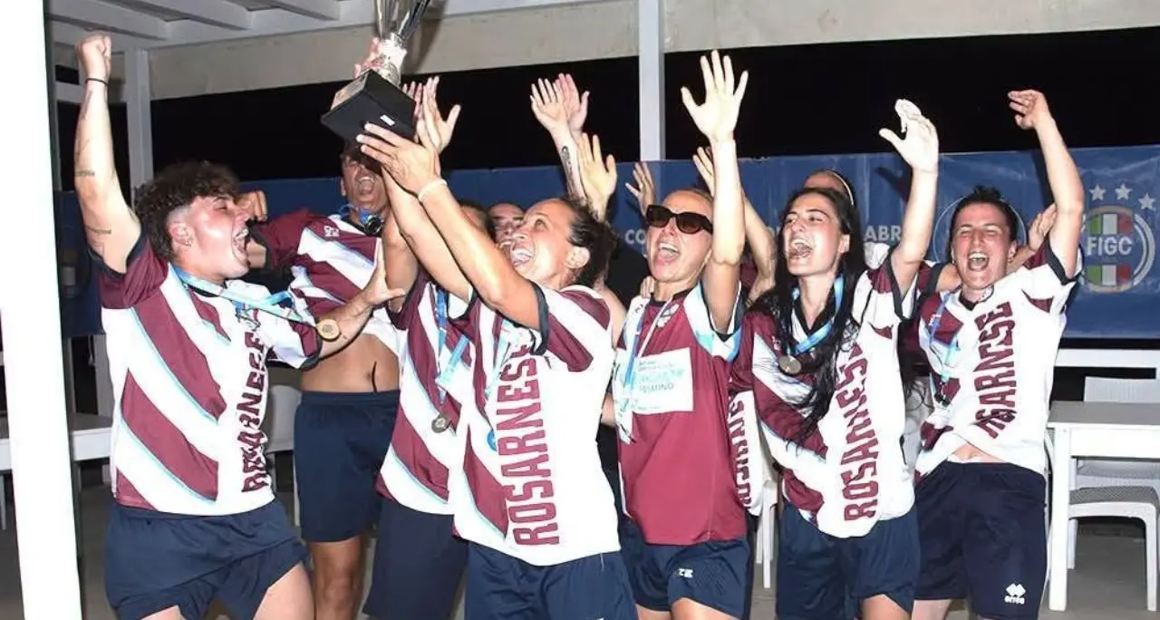 Beach Soccer Femminile, la Rosarnese è campione: Reggina travolta 7-1 nella finale\n