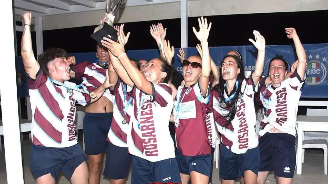 Beach Soccer Femminile, la Rosarnese è campione: Reggina travolta 7-1 nella finale\n