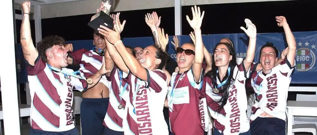 Beach Soccer Femminile, la Rosarnese è campione: Reggina travolta 7-1 nella finale\n
