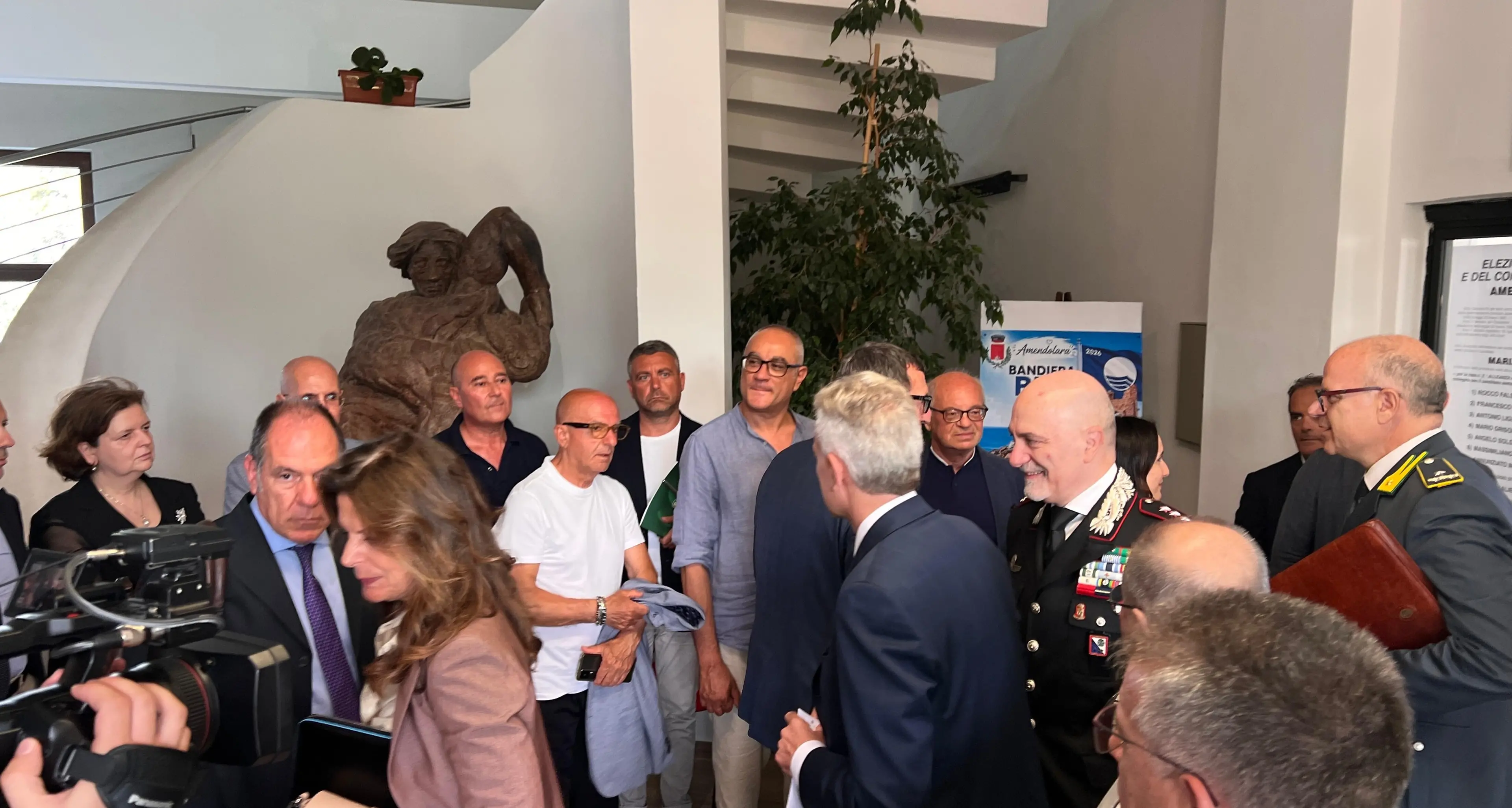 La Commissione sul caporalato da Amendolara dopo la strage: «Condizioni disumane: 18 braccianti in una casa»\n