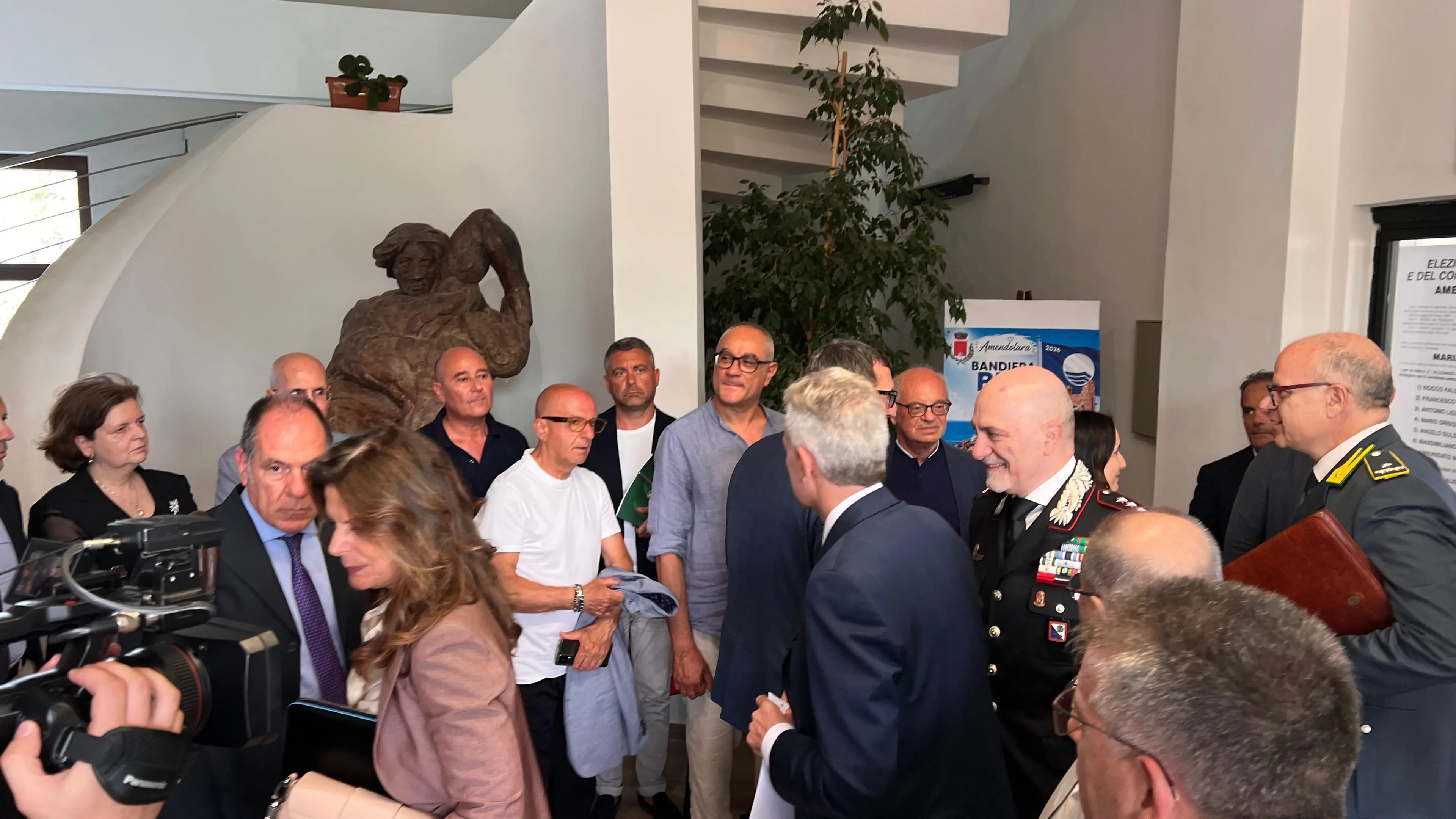 La Commissione sul caporalato da Amendolara dopo la strage: «Condizioni disumane: 18 braccianti in una casa»\n
