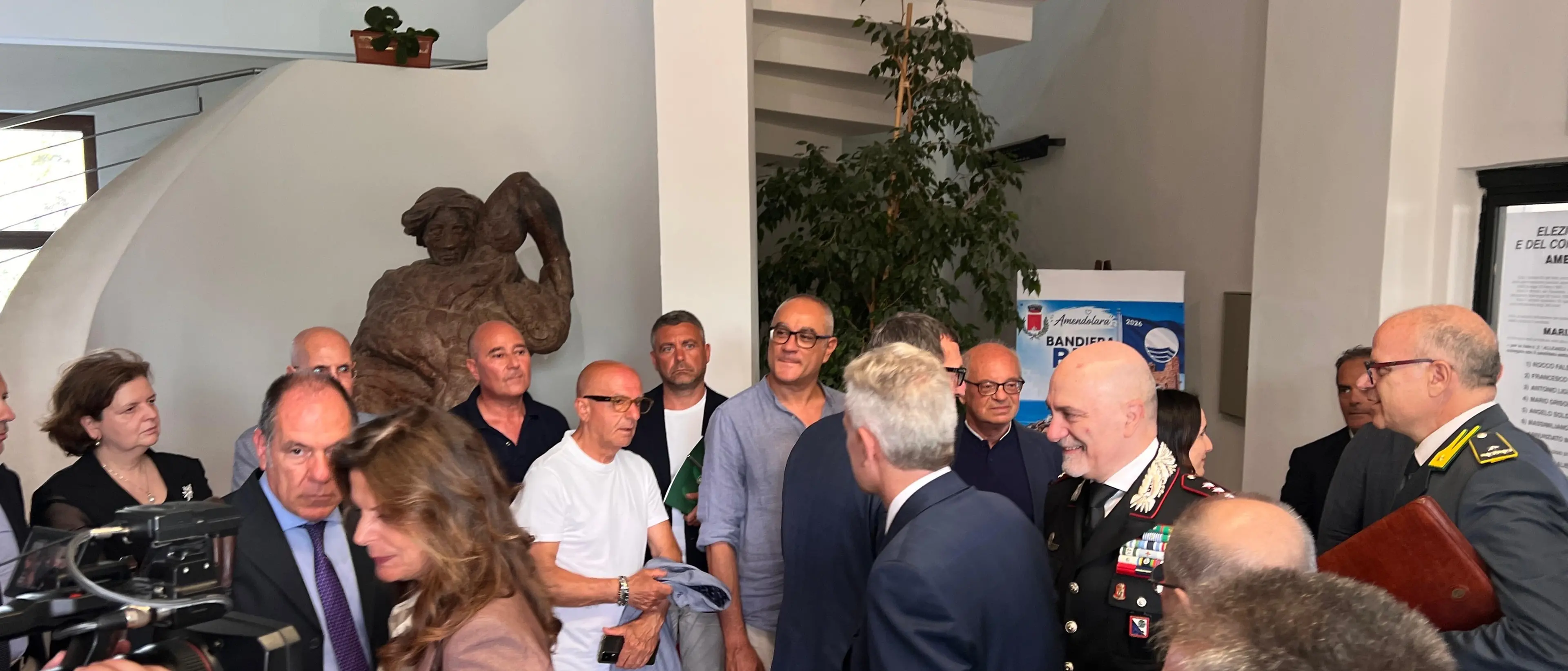 La Commissione sul caporalato da Amendolara dopo la strage: «Condizioni disumane: 18 braccianti in una casa»\n