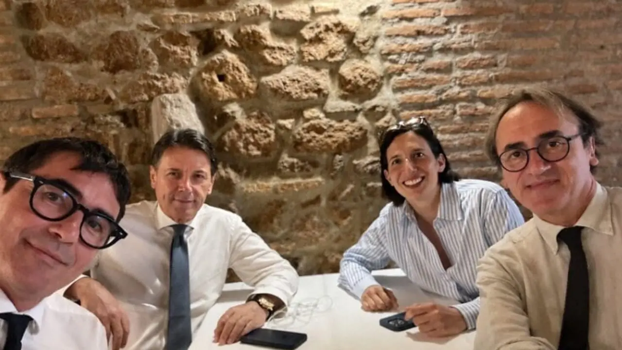 Campo largo, si apre il dibattito sul nome della coalizione: da Conte a Bonelli, tra proposte e ironie del centrodestra\n