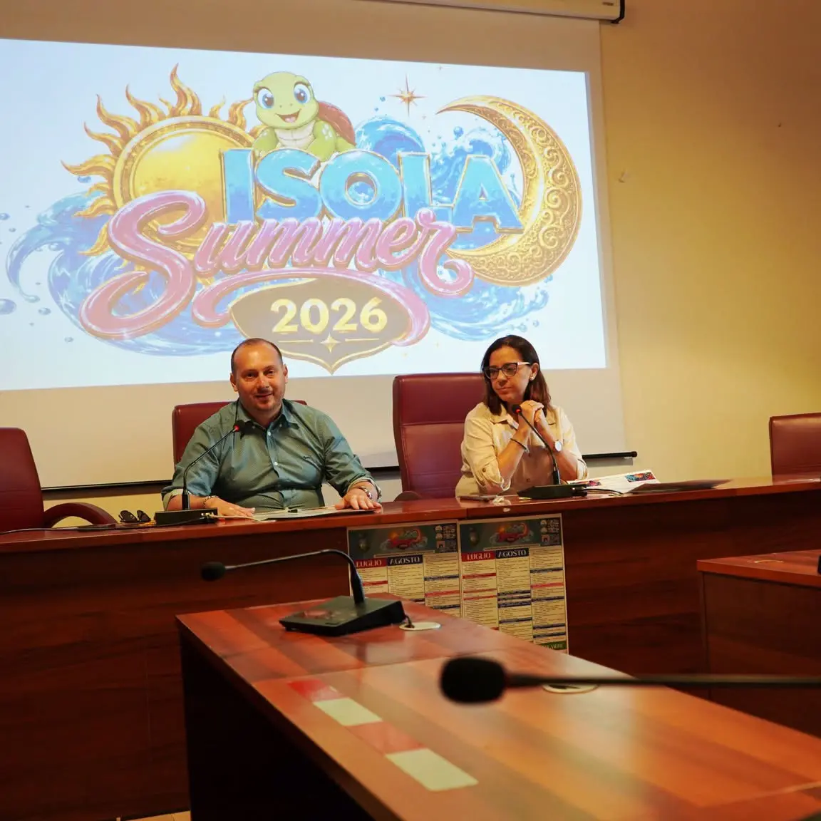 Isola Capo Rizzuto presenta il calendario estivo: oltre 80 eventi gratuiti tra concerti, cabaret e spettacoli\n