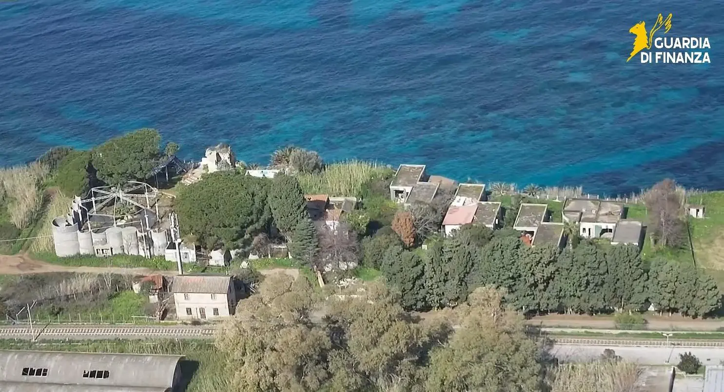 Investimenti inesistenti per ottenere fondi pubblici, sequestrati nel Vibonese beni per 8,5 milioni a imprenditore turistico\n