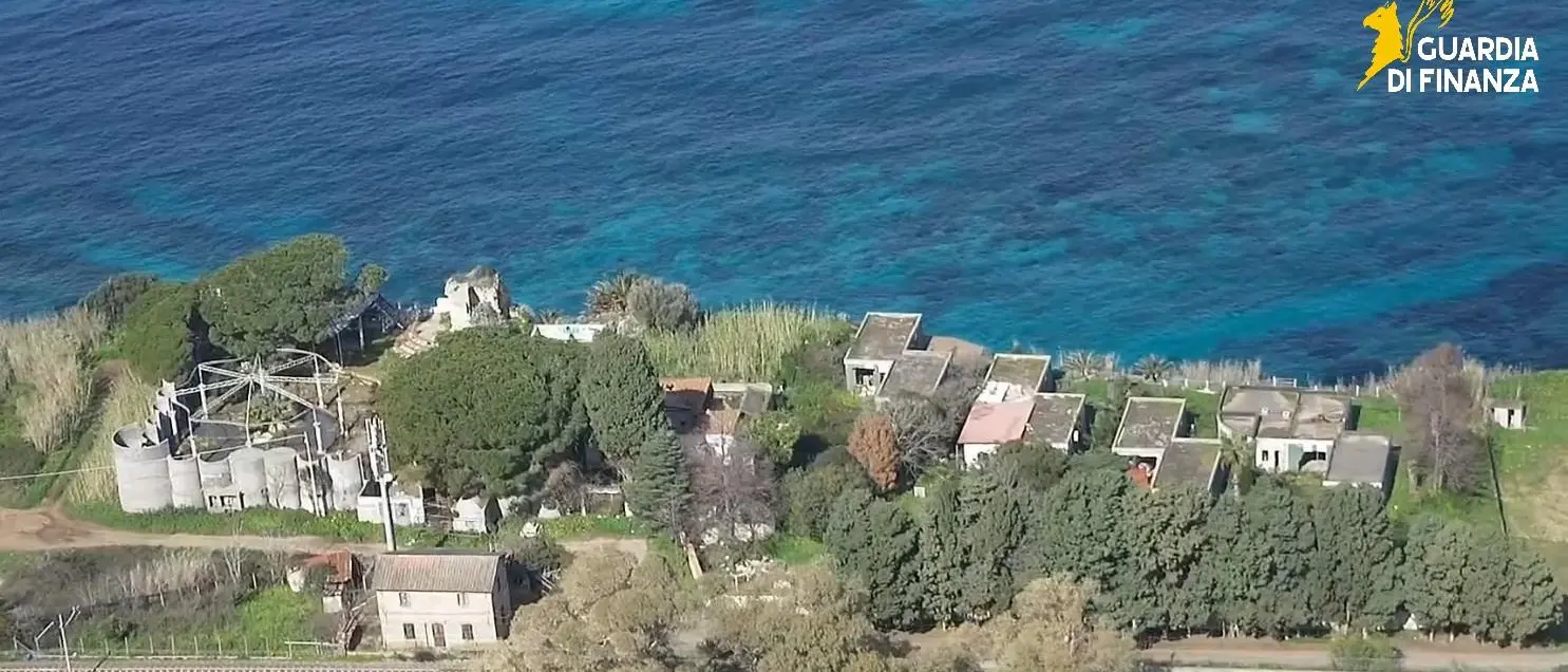Investimenti inesistenti per ottenere fondi pubblici, sequestrati nel Vibonese beni per 8,5 milioni a imprenditore turistico\n