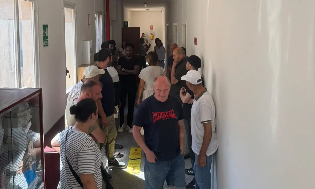 Prendocasa Cosenza in Comune, protesta al Welfare con gli occupanti di via Savoia e delle ex Canossiane\n