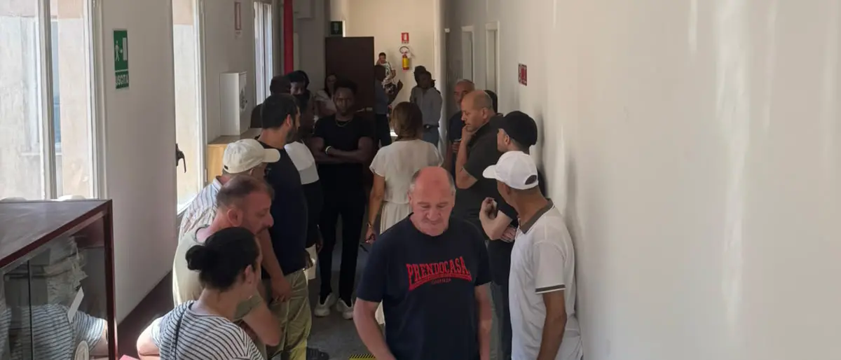 Prendocasa Cosenza in Comune, protesta al Welfare con gli occupanti di via Savoia e delle ex Canossiane\n