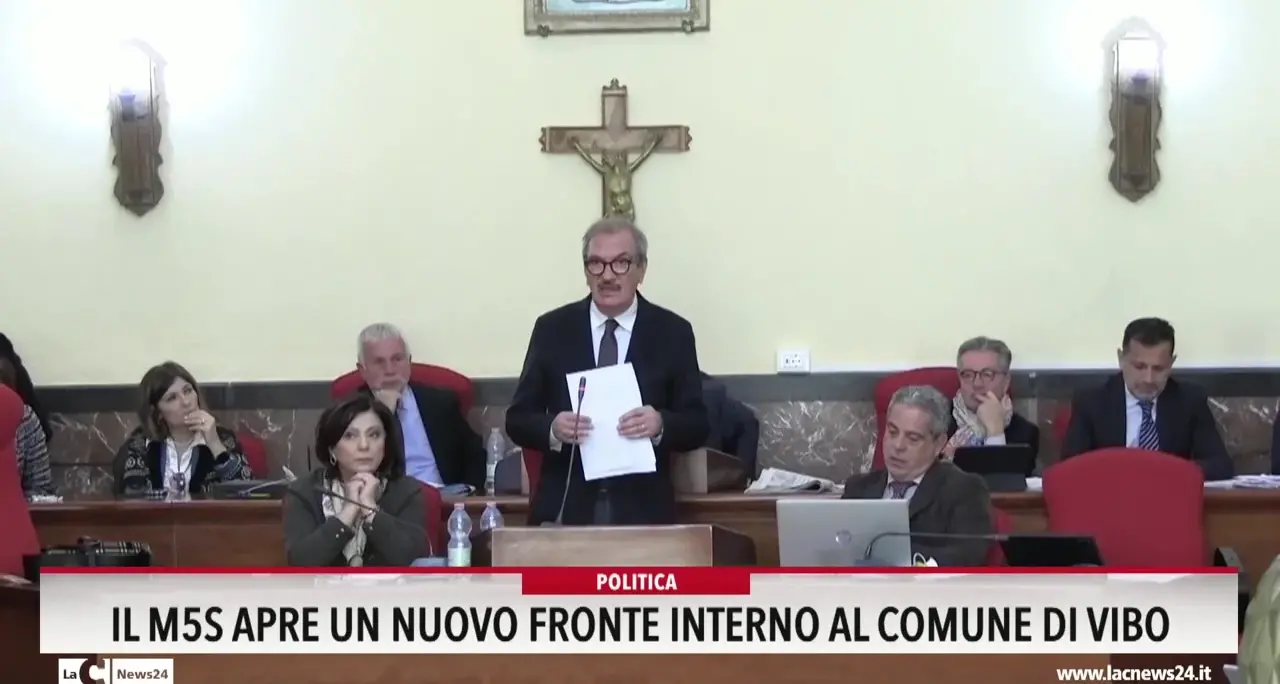 Il M5s apre un nuovo fronte interno al Comune di Vibo