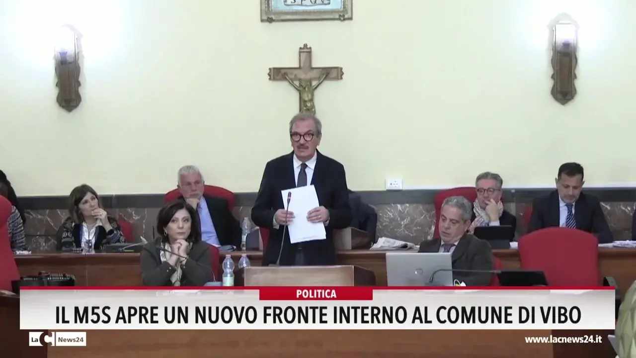 Il M5s apre un nuovo fronte interno al Comune di Vibo
