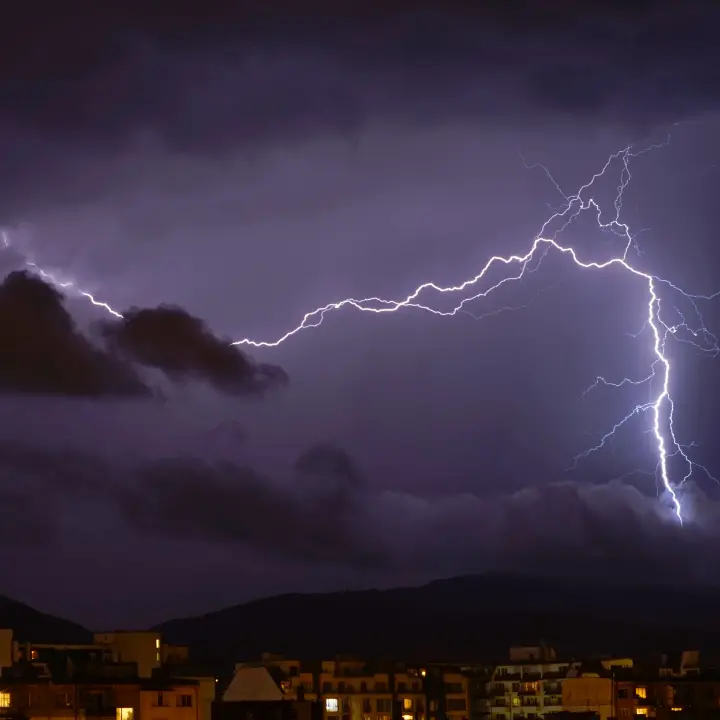 Stop al caldo, domani allerta gialla nel Vibonese: previsti temporali\u00A0di forte intensità\n
