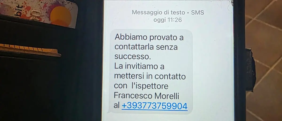 Allarme truffe tra Catanzaro e Lamezia: finti SMS della Polizia per svaligiare le case. Ecco come difendersi\n