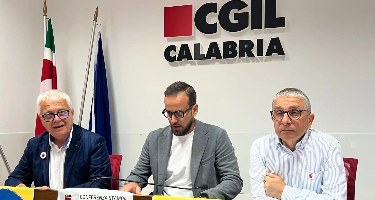 Tirocinanti, Cgil Calabria:\u00A0«Basta proroghe, i fatti smentiscono la promessa di Occhiuto di chiudere il bacino\u00A0entro il 2026»\n