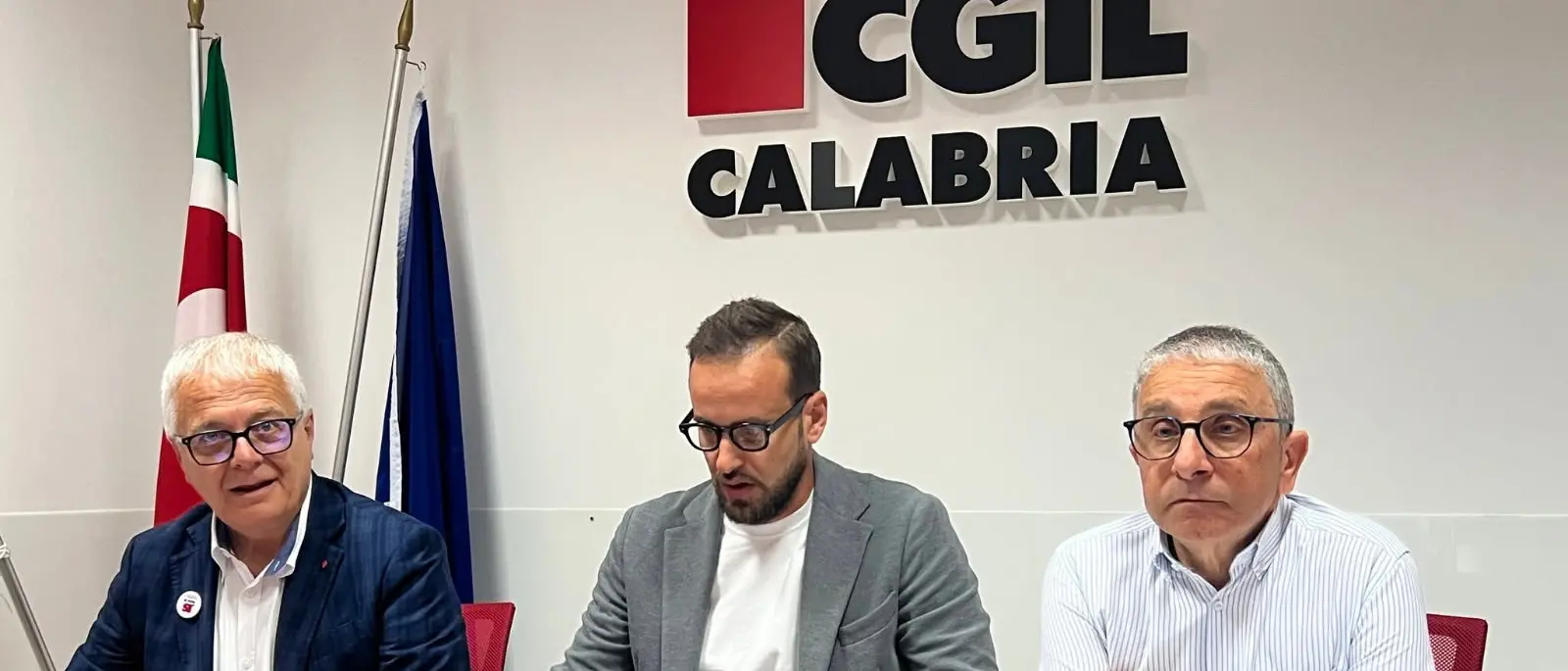 Tirocinanti, Cgil Calabria:\u00A0«Basta proroghe, i fatti smentiscono la promessa di Occhiuto di chiudere il bacino\u00A0entro il 2026»\n