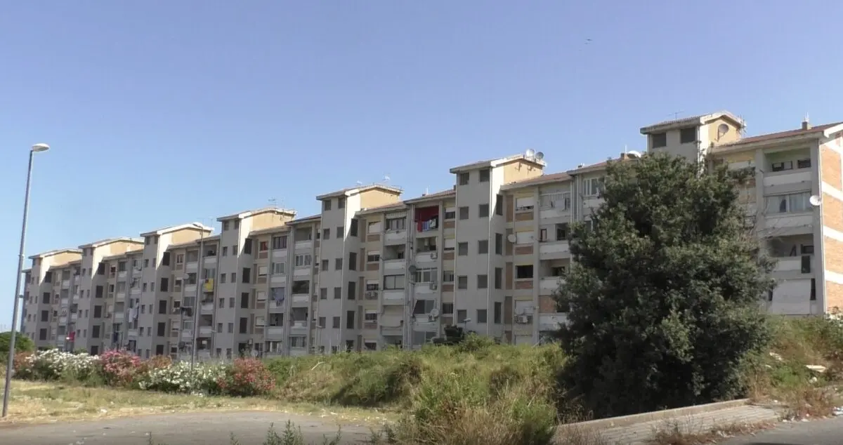 L'estate delle periferie: quando quaranta gradi diventano un problema sociale\n