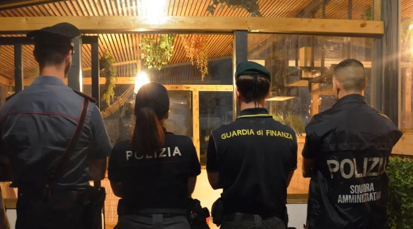 Sicurezza nei luoghi di pubblico spettacolo: un nuovo controllo straordinario interforze in un lounge bar di Sellia Marina