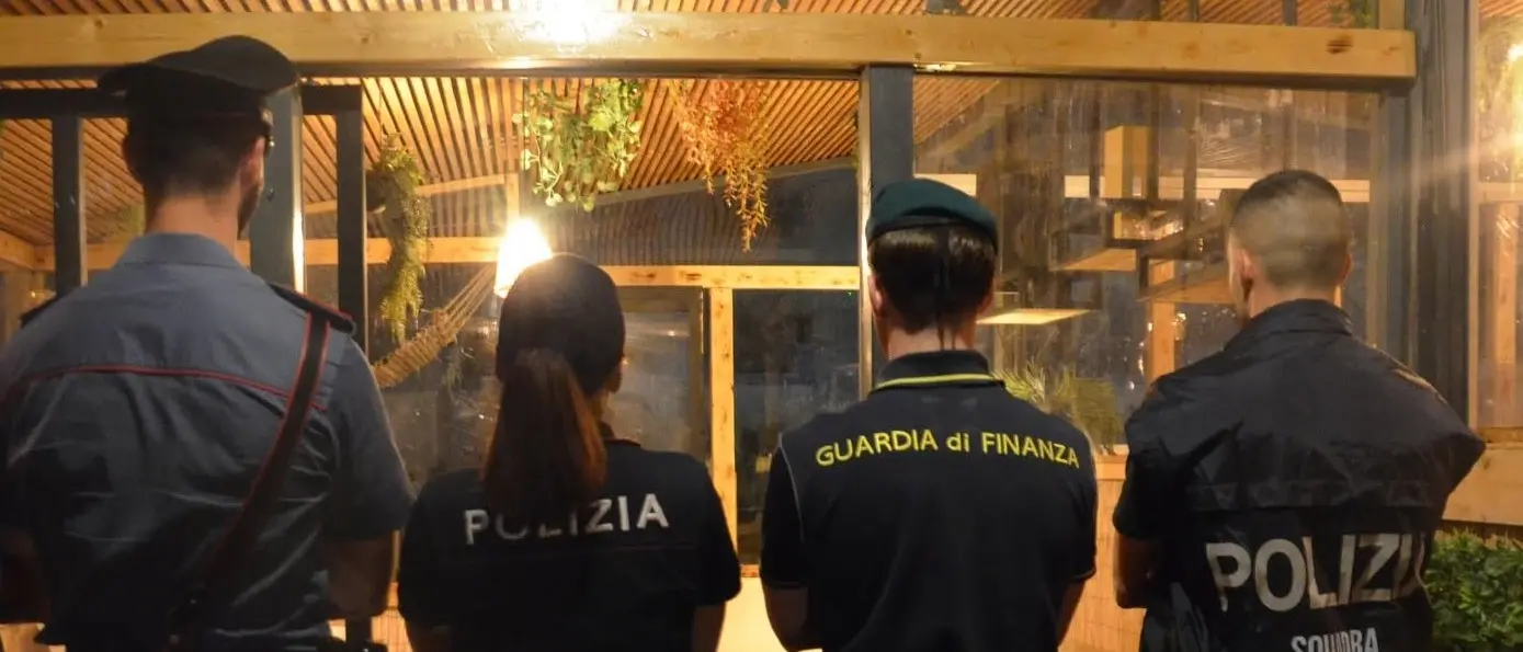 Sicurezza nei luoghi di pubblico spettacolo: un nuovo controllo straordinario interforze in un lounge bar di Sellia Marina