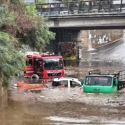 <p>È arrivato il maltempo, nubifragio su Reggio Calabria con grandine e vento: disagi e allagamenti - <span style=\"color:hsl(0, 75%, 60%);\">FOTO</span></p>