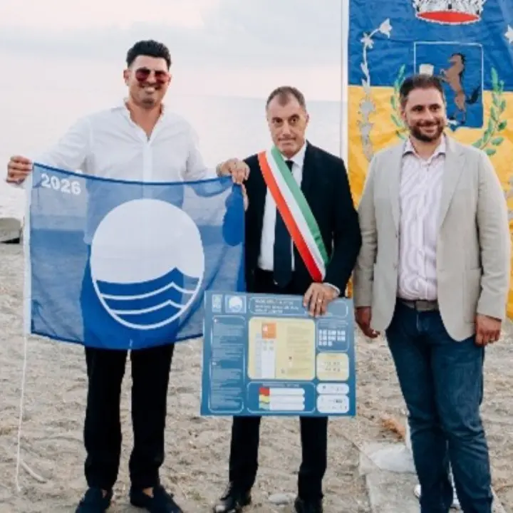 Bandiera Blu a Falerna: il Rivale Beach Club accoglie gli ospiti nella stagione del mare d'eccellenza\n