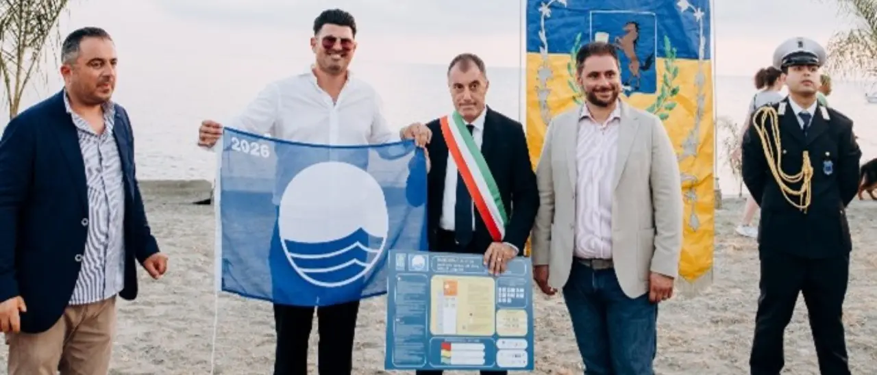 Bandiera Blu a Falerna: il Rivale Beach Club accoglie gli ospiti nella stagione del mare d'eccellenza\n
