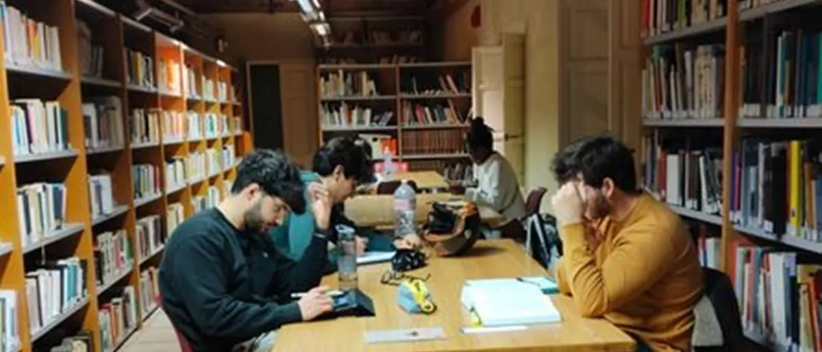 L’Agonia del Sistema Bibliotecario Vibonese: 700mila euro di debiti e lo spettro della liquidazione. La cultura muore nel silenzio dei sindaci\n