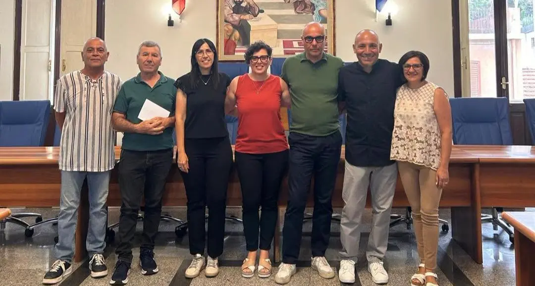 Melito, il Comune\u00A0stabilizza quattro lavoratori TIS: firmati i contratti a tempo indeterminato\n