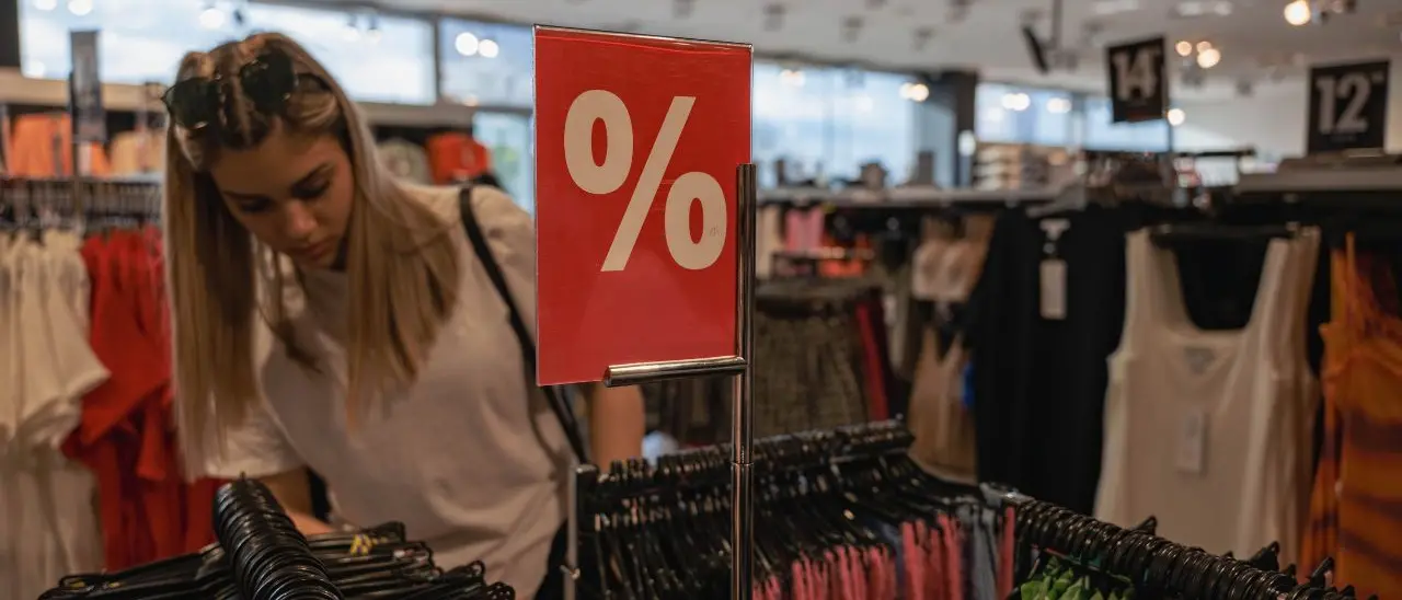 Saldi al via in Calabria: 300mila famiglie pronte agli acquisti, spenderanno fino a 65 milioni. Cosenza in testa