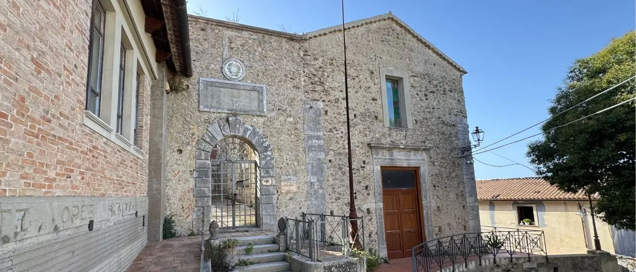Vibo, la biblioteca comunale si trasferisce (temporaneamente) da via Palach a Palazzo Santa Chiara: riapertura con Catena Fiorello\n