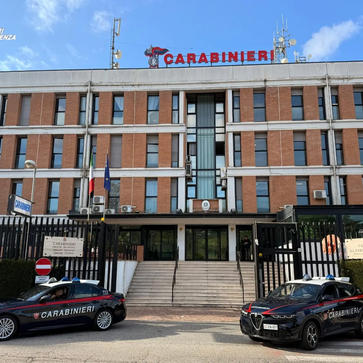 <p>Sparatoria in discoteca a Sangineto, <span style=\"color:hsl(0, 75%, 60%);\">arrestato </span>un 30enne di Cosenza: è accusato di tentato omicidio aggravato</p>