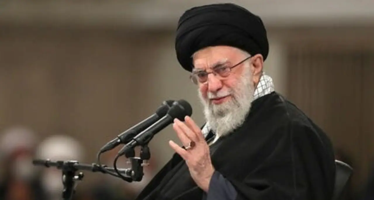 Iran, al via sei giorni di funerali per Ali Khamenei: migliaia di persone a Teheran