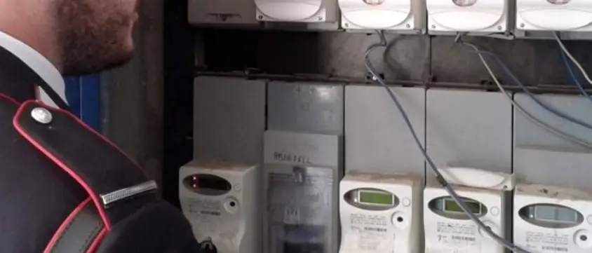 Allaccio abusivo alla rete elettrica, arrestati due commercianti a Isola Capo Rizzuto\n