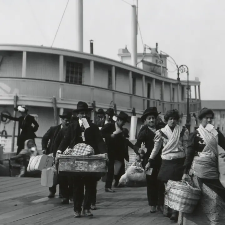 Da Ellis Island ai paesi fantasma della Sila: la storia della Calabria che ha costruito il mondo a patto di perdere sè stessa\n