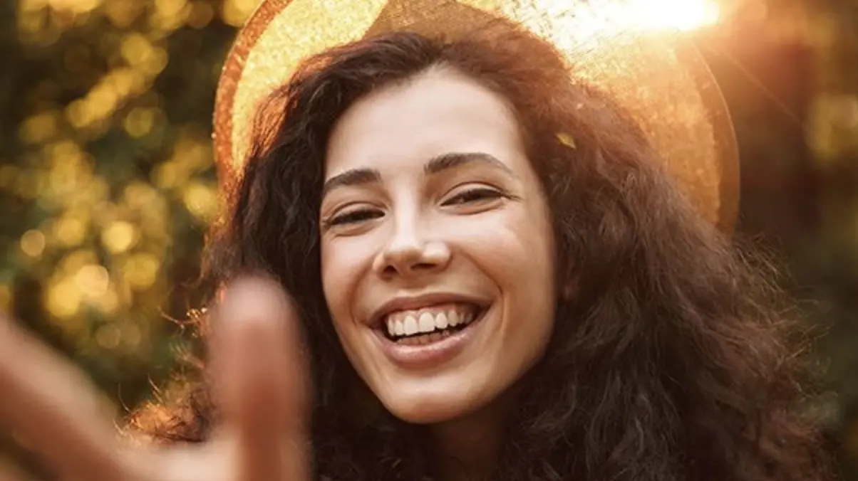Hai paura di essere troppo felice? Esiste e si chiama cherofobia: quando la gioia diventa motivo di ansia\n
