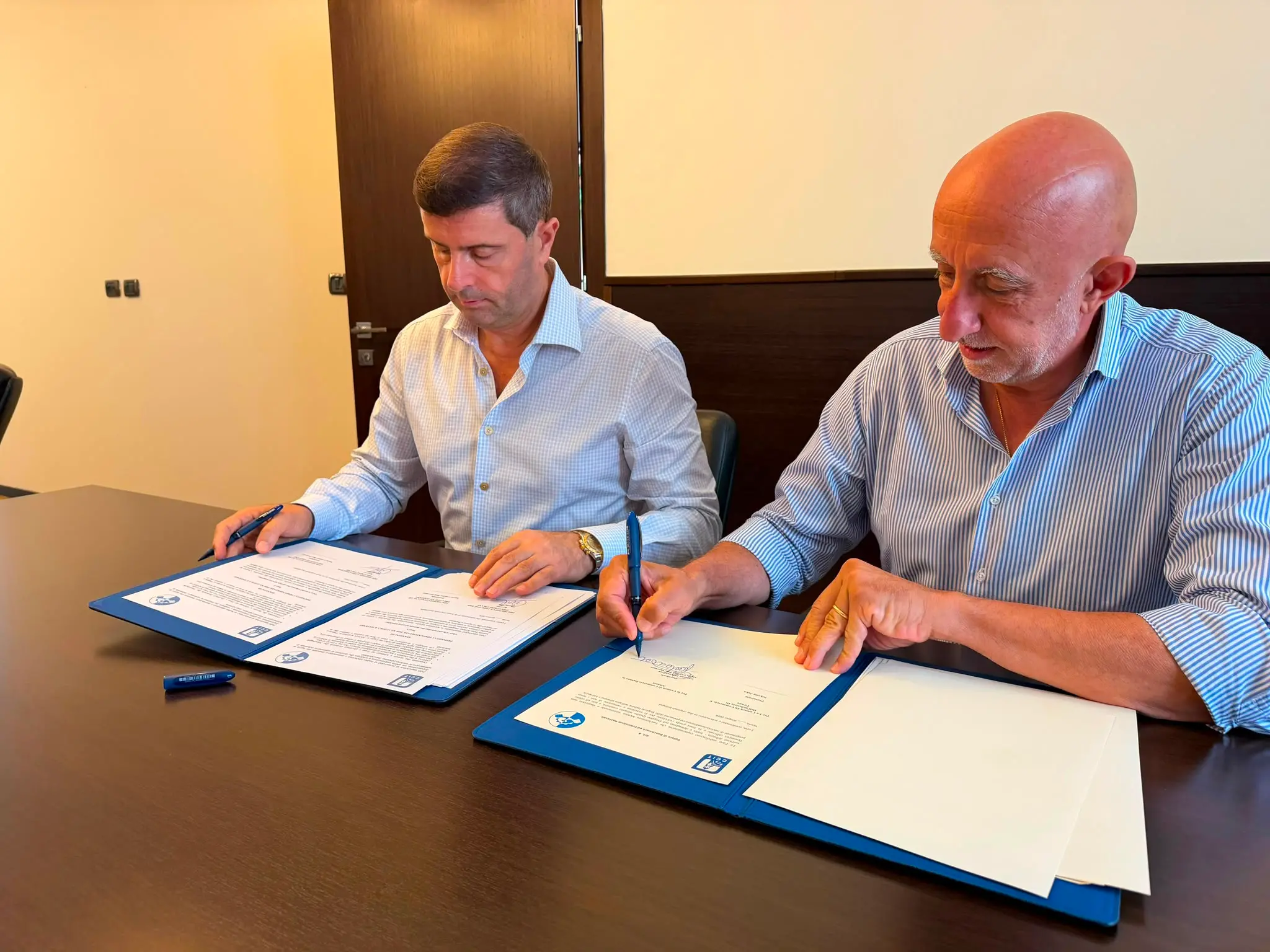 Italia-Albania, firmato a Tirana un protocollo tra le Camere di commercio: il progetto porta la firma del professionista calabrese Vittorio Toscano\n