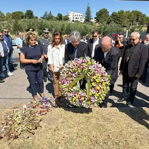 Braccianti uccisi ad Amendolara, deposta una corona di fiori nel luogo della strage\n