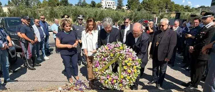 Braccianti uccisi ad Amendolara, deposta una corona di fiori nel luogo della strage\n