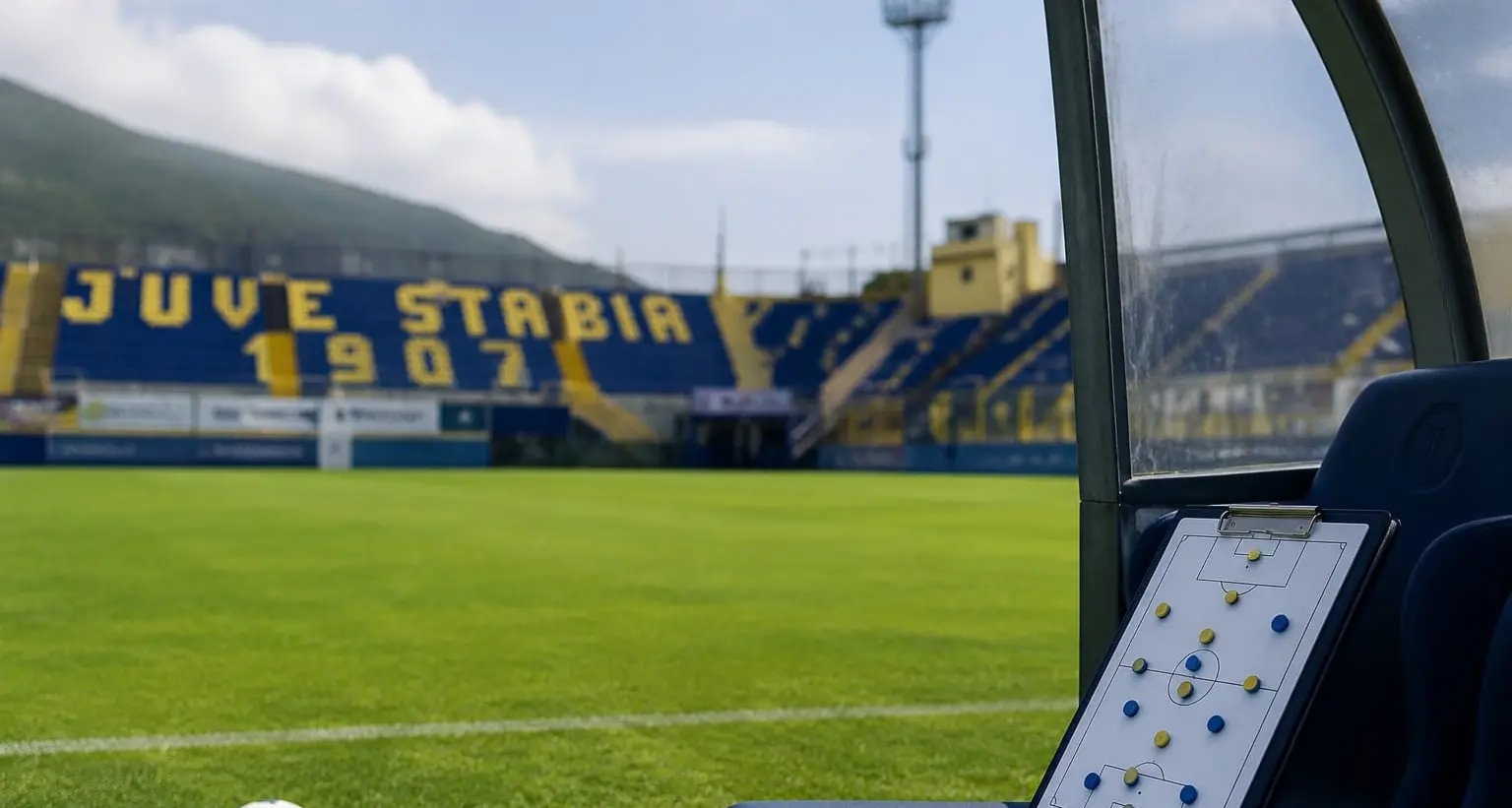 <p>Il calabrese Pietro De Giorgio è ufficialmente un allenatore di Serie B: guiderà la Juve Stabia</p>