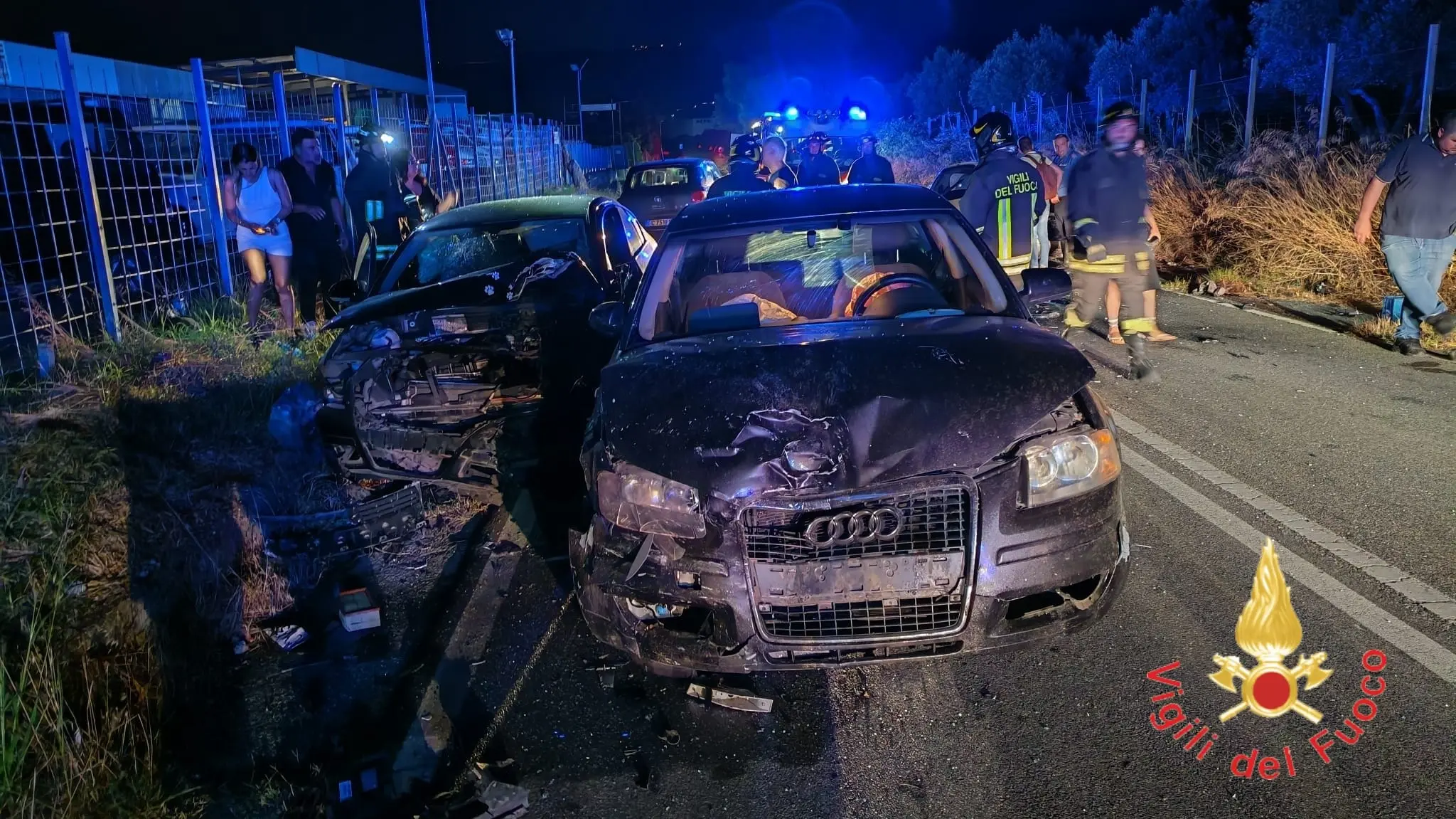 Terribile incidente sulla SS 106: tre macchine coinvolte, cinque feriti estratti dalle lamiere\n