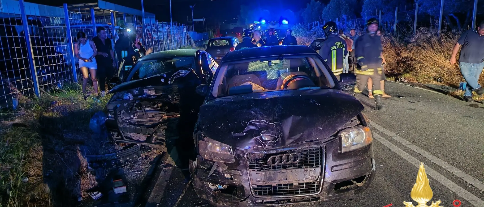 Terribile incidente sulla SS 106: tre macchine coinvolte, cinque feriti estratti dalle lamiere\n