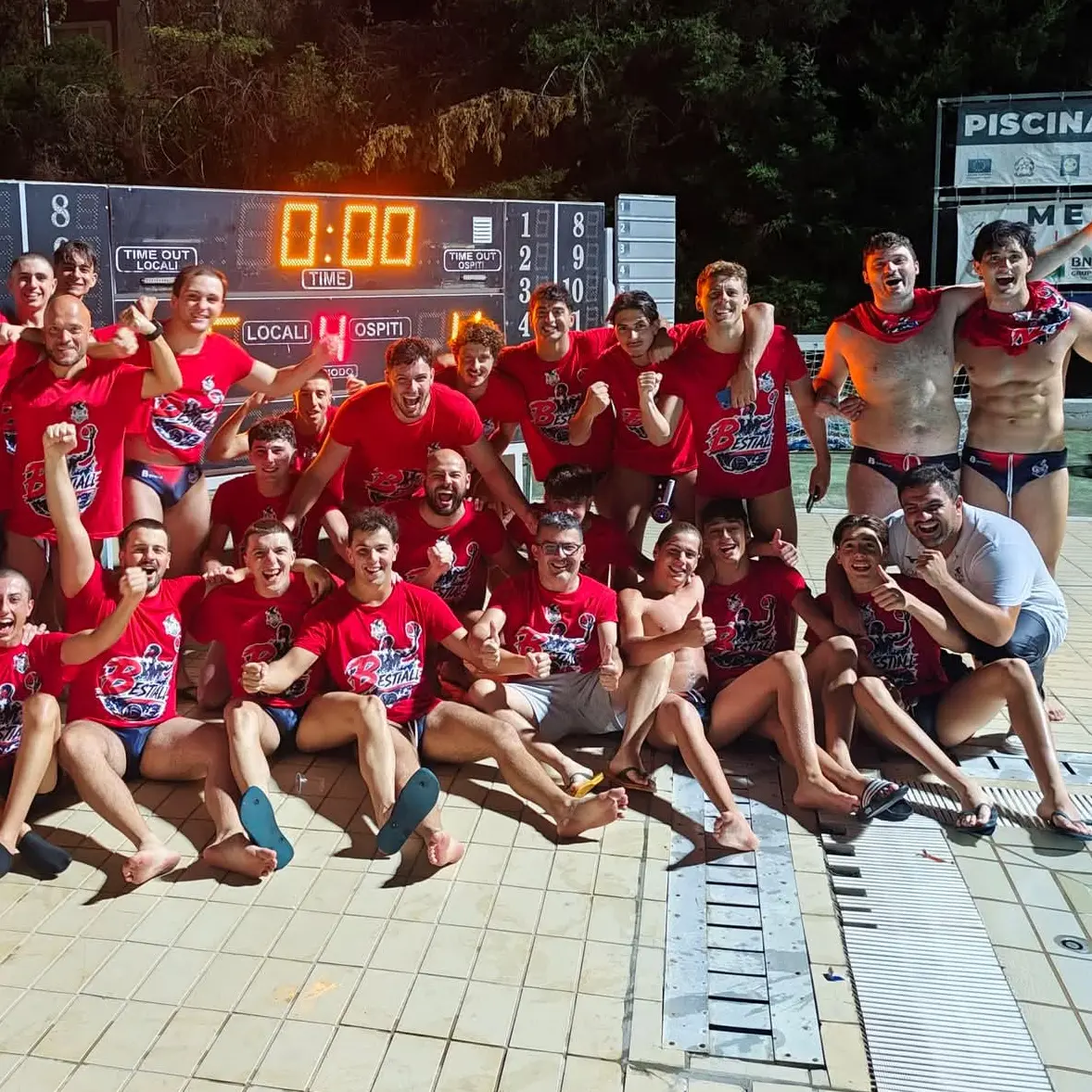 Smile Cosenza Pallanuoto, è festa grande: il tecnico Manna riporta la squadra in Serie B\n